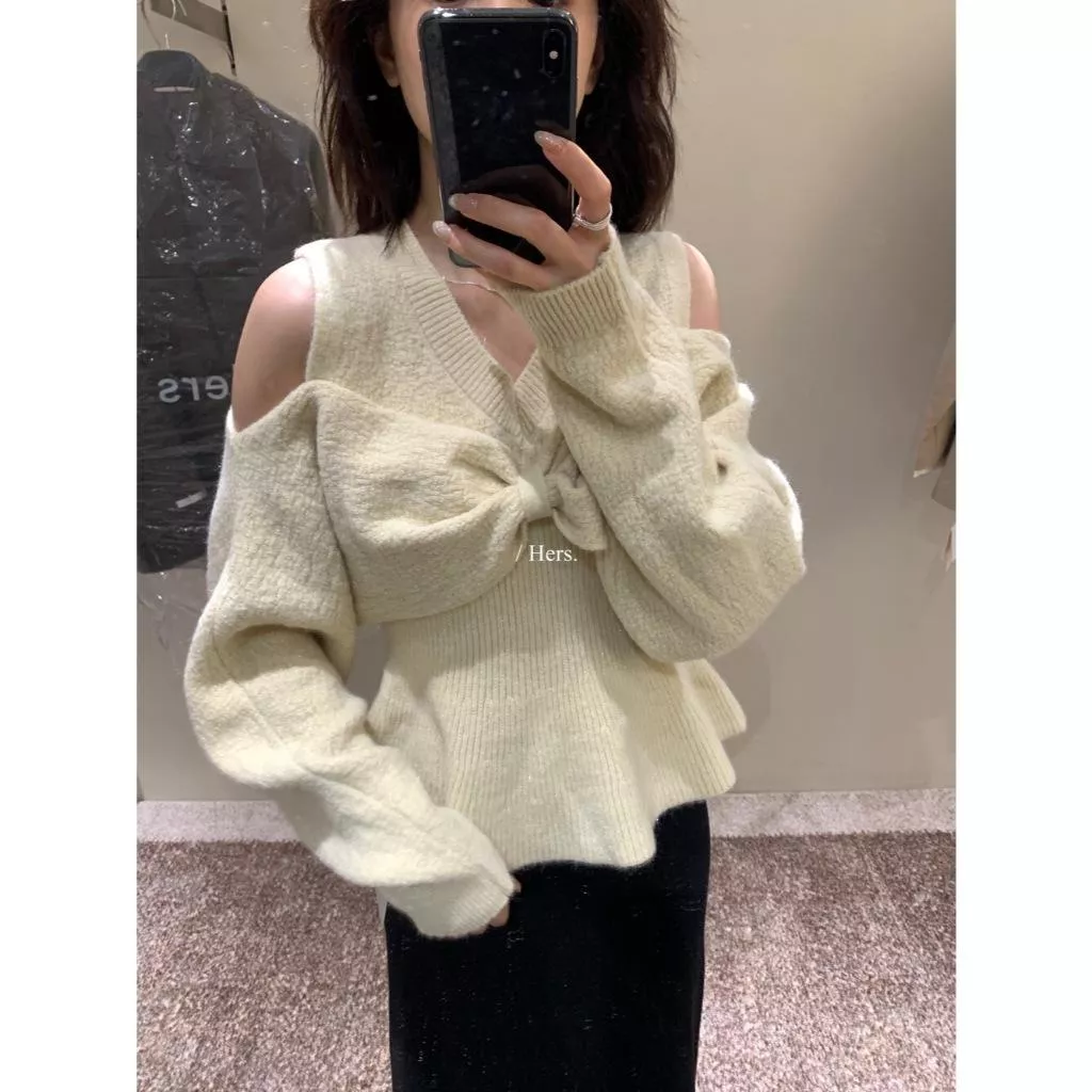 豬豬貓【Hers】韓標～簡約氣質小女人收腰設計蝴蝶門襟露肩保暖毛衣
