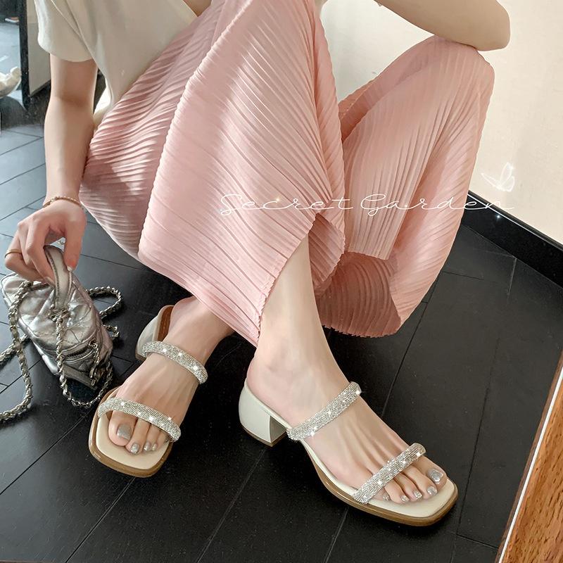 DANDT 璀璨閃耀水鑽外穿拖鞋配裙子2023夏季新款粗中跟圓頭仙女露趾涼鞋(23 JUN BSH) 歐美女鞋