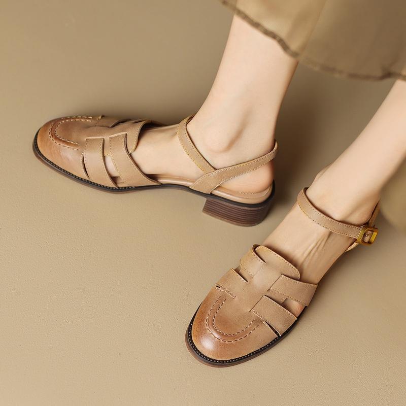DANDT 簡約復古鏤空透氣2023春夏粗中跟一字搭扣牛皮包頭后空羅馬涼鞋女(23 JUN BSH) 歐美女鞋