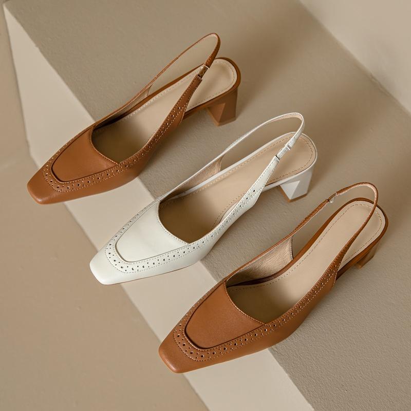 DANDT 軟羊皮英倫風鏤空雕花2023春夏新款粗高跟方頭全皮包頭后空涼鞋女(23 JUN BSH) 歐美女鞋