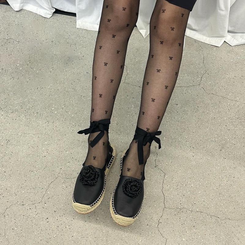 DANDT 韓版新款夏季綁帶漁夫涼拖鞋真皮簡約百搭平底包頭草編花朵涼鞋女(23 JUL TA NIN)歐美女鞋