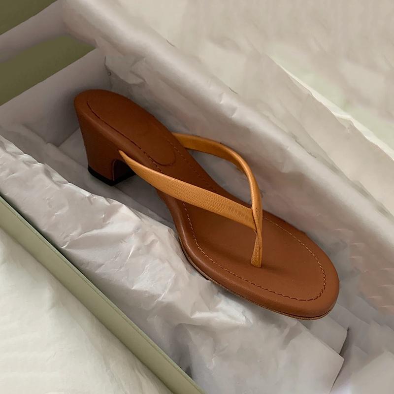 DANDT 韓版粗跟人字拖女2023新款夏季中高跟真皮百搭夾腳露趾人字涼鞋女(23 JUL TA NIN)歐美女鞋