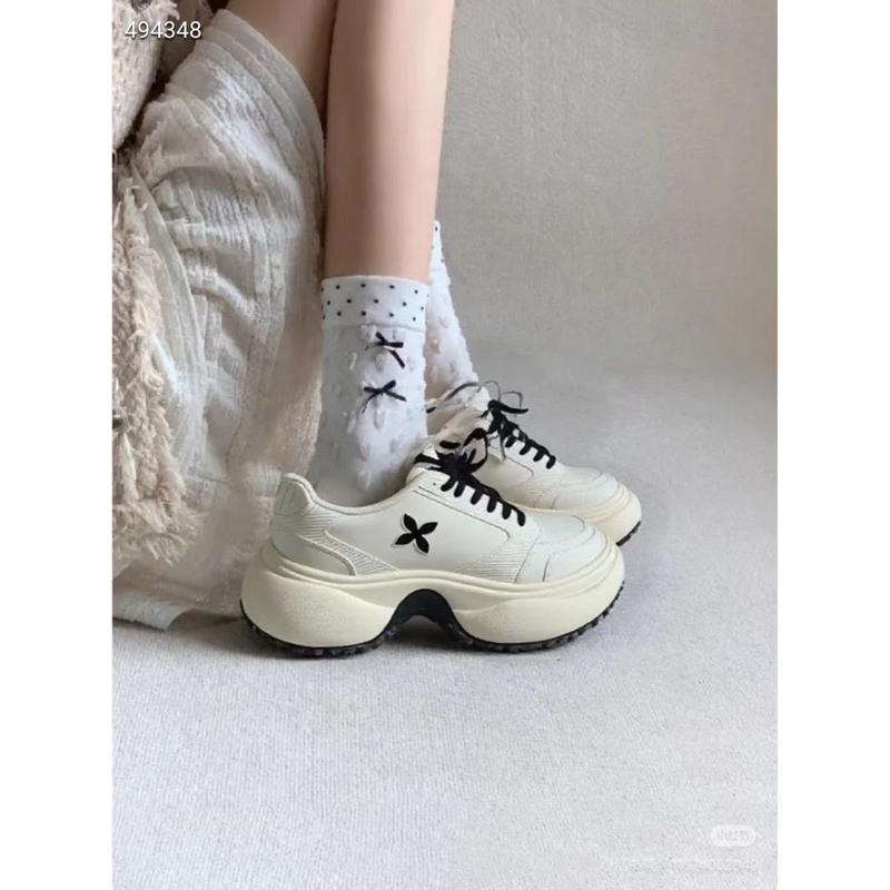 真皮休閒鞋DANDT時尚牛皮網面浮雕設計馬蹄跟比例休閒鞋（25 MAR LUC)同風格請在賣場搜尋-外銷女鞋