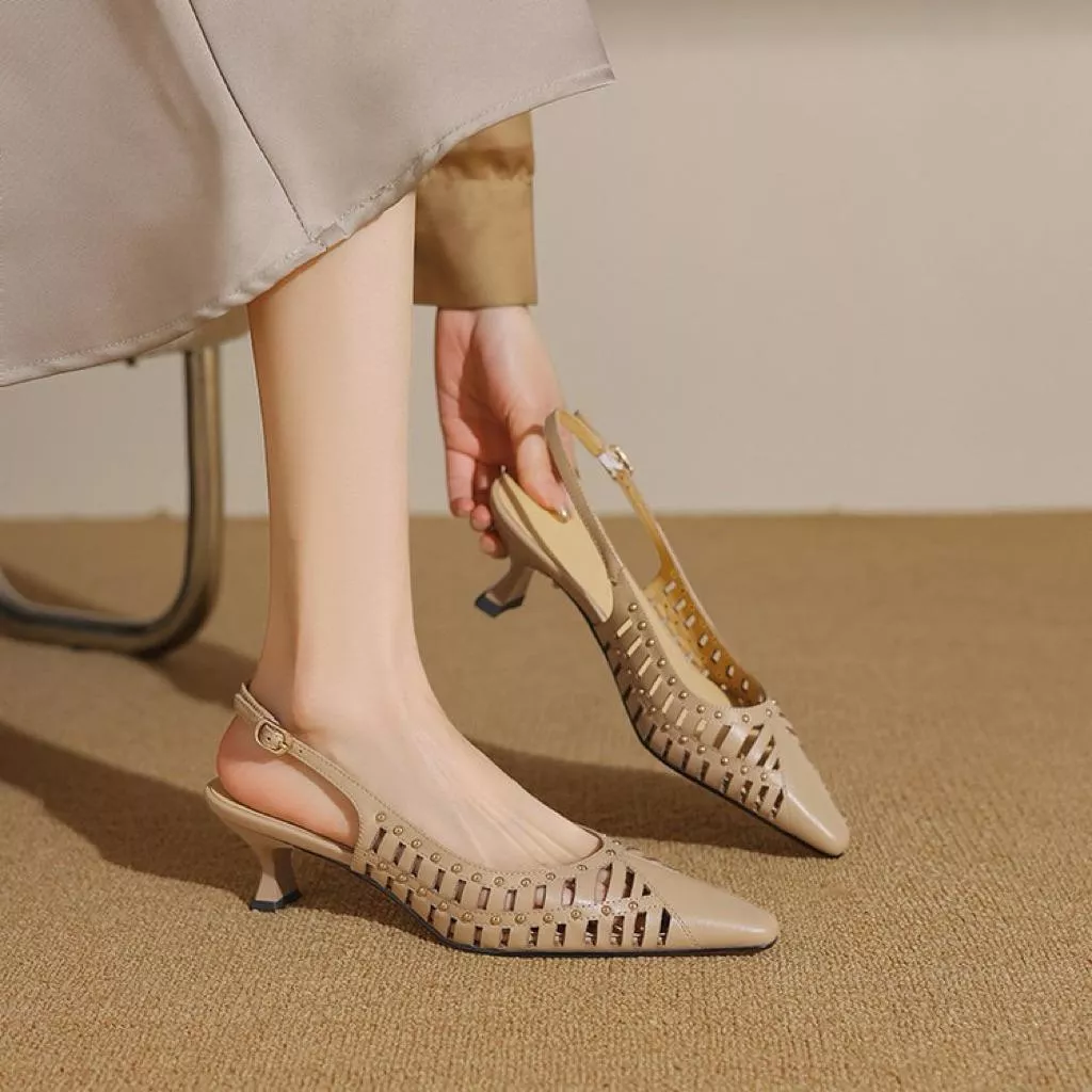 真皮涼鞋DANDT時尚牛皮卯釘鏤空後拉帶中跟涼鞋（25 JUN LON)同風格請在賣場搜尋-歐美女鞋