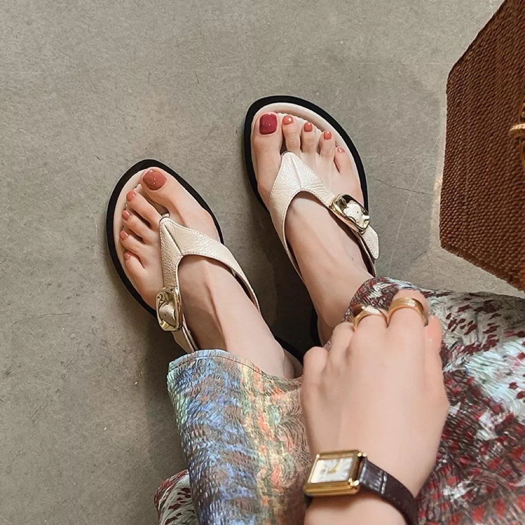 真皮涼鞋DANDT時尚羊皮夾趾金屬釦帶人字涼拖鞋（25 AUG LON)同風格請在賣場搜尋-歐美女鞋