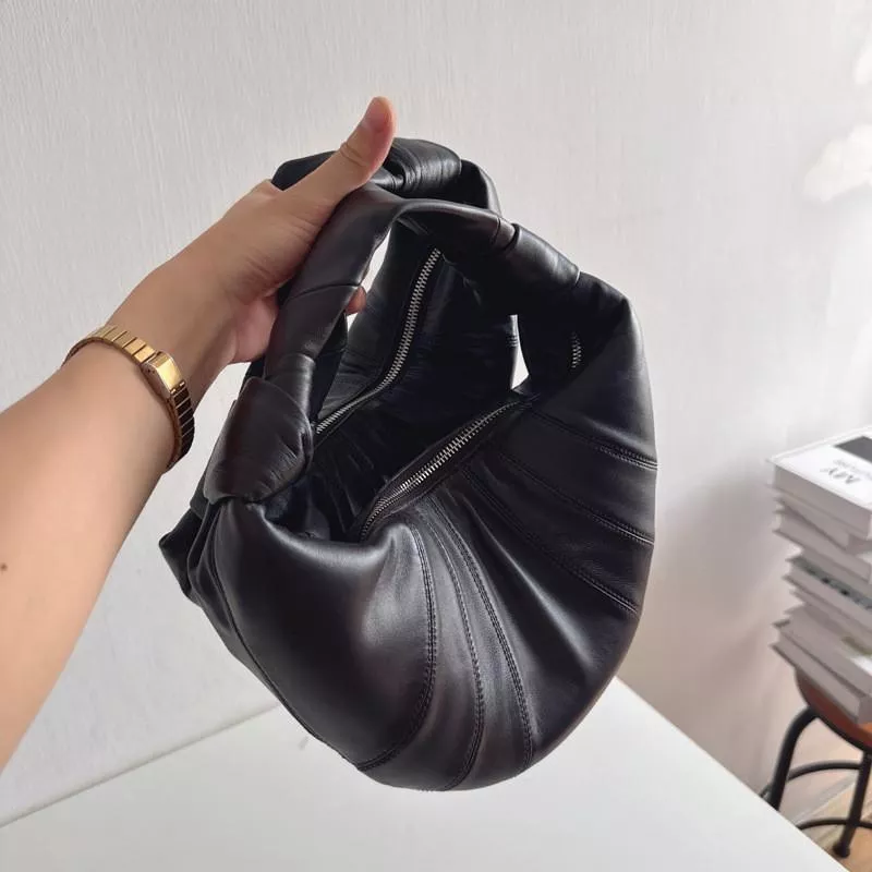 DANDT 高品軟糯真皮包~小號牛角包羊皮腋下包洋氣手提包(23 JULY THU) 歐美包款