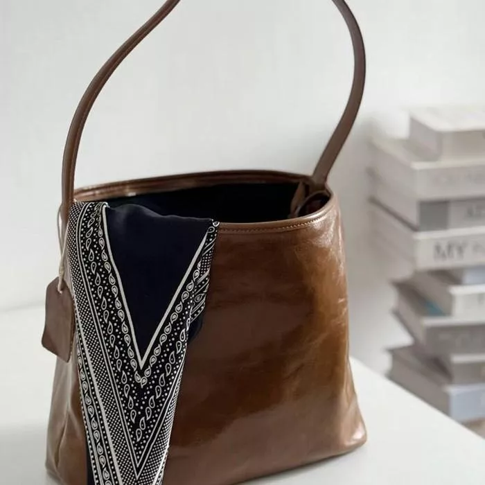 DANDT 輕便~簡約頭層油蠟牛皮小tote腋下包單肩時尚真皮女包（23 JULY THU） 歐美包款