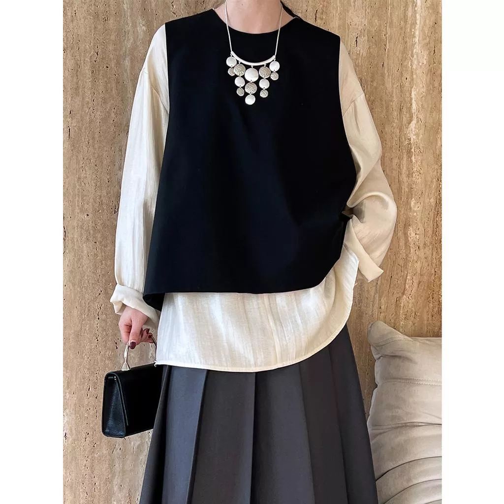 DANDT 秋季新款後背開叉西裝馬甲女簡約時髦精緻靜奢疊穿上衣7071(26 MAR LUC)