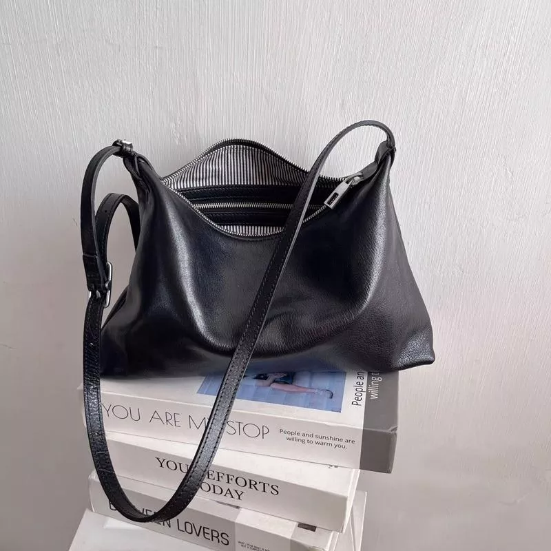 DANDT 簡約真皮包~輕便植鞣頭層牛皮腋下包休閒百搭小方包單肩斜跨包(23 JULY THU) 歐美包款