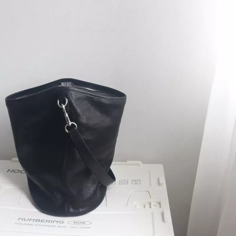 DANDT 四季通用~全皮~休閒百搭氣質單肩斜跨頭層牛皮水桶包女包（23 JULY THU） 歐美包款