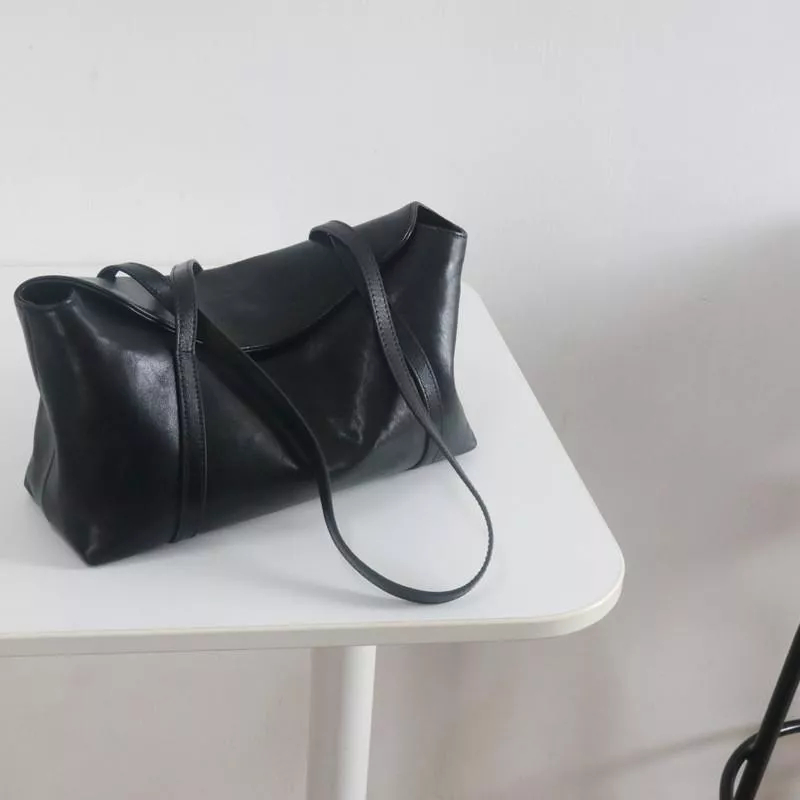 DANDT 韓版頭層植鞣牛皮 翻蓋腋下包 簡約ins升級感休閒單肩包(23 JULY THU) 歐美包款