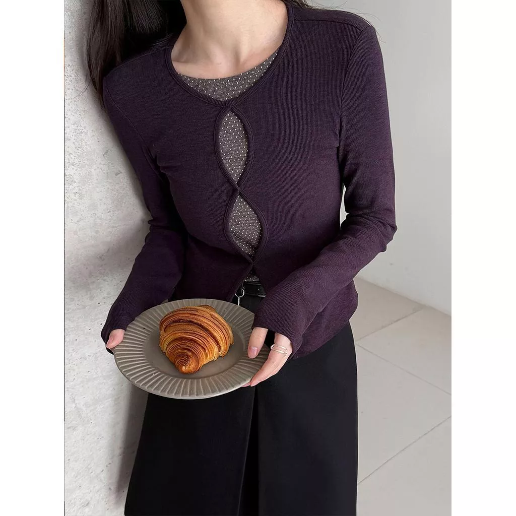 DANDT 撞色假兩件拼接鏤空波點長袖T恤女早春新款修身針織上衣2167(26 MAR LUC)