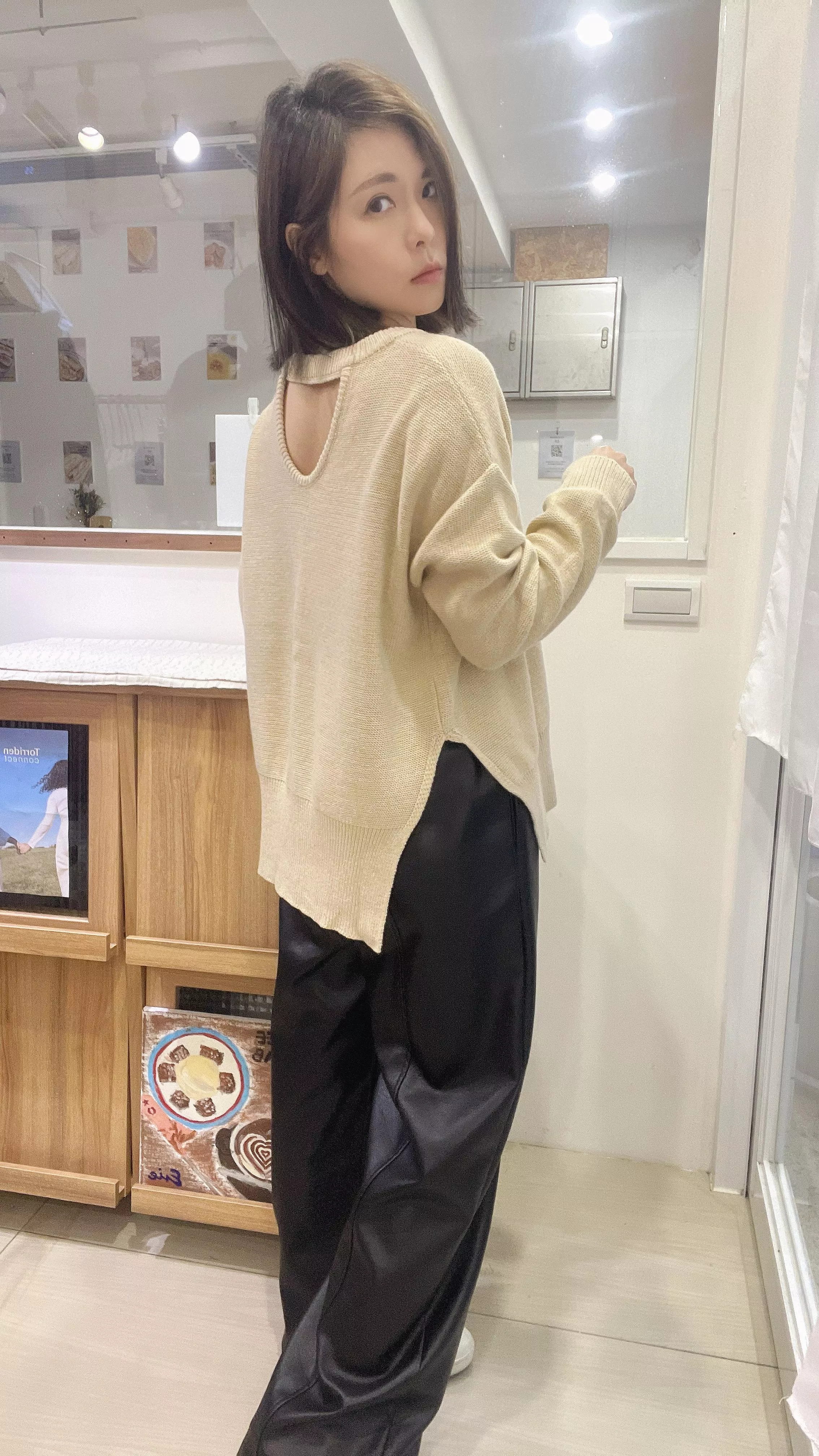 挖背V領開衩毛衣