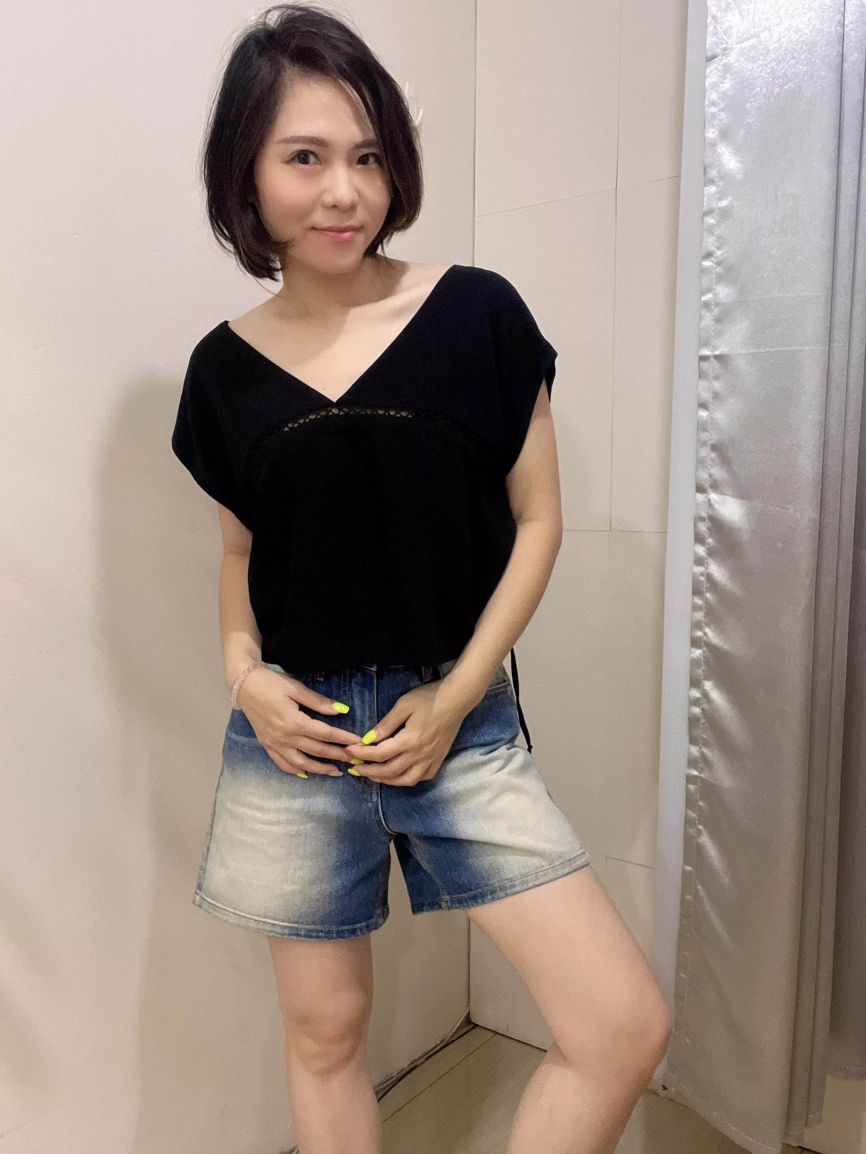 深V洞洞抽繩美衣