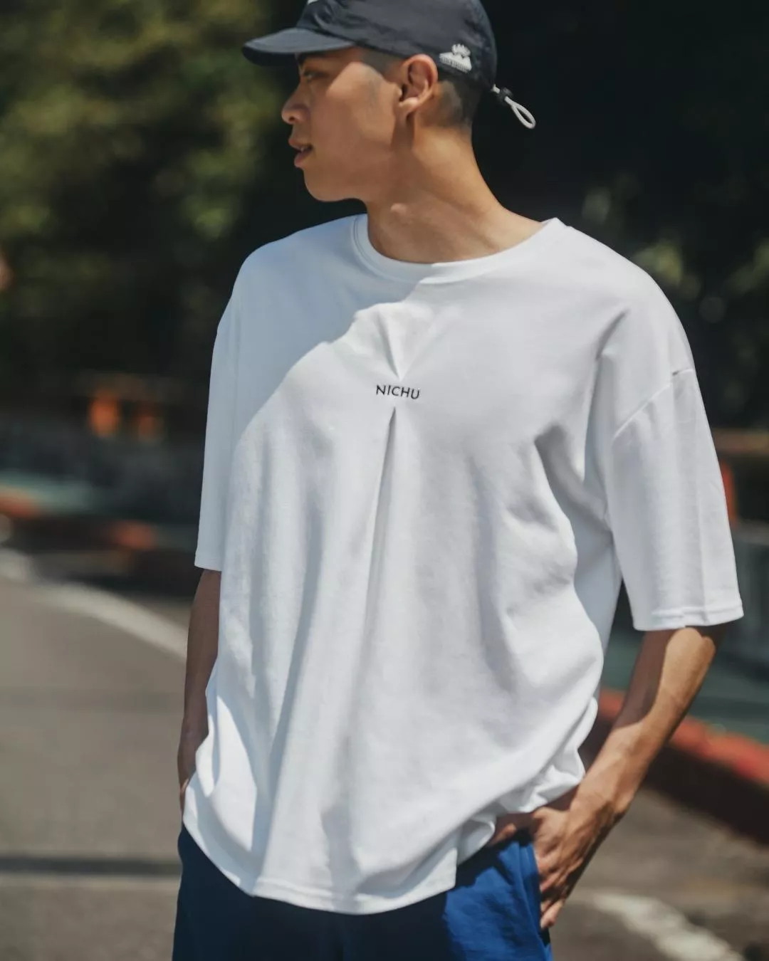 立體褶線刺繡T-Shirt