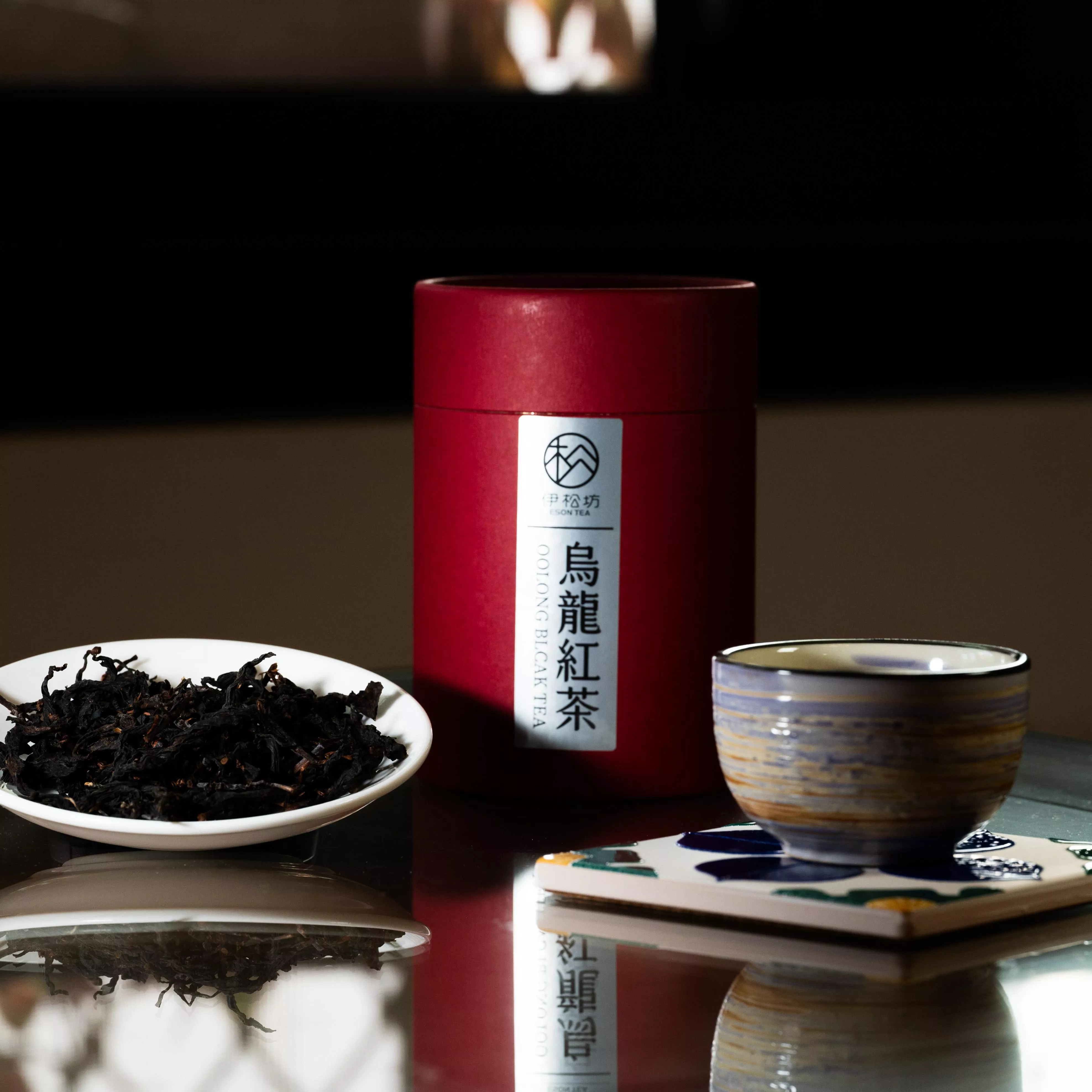 烏龍紅茶 - 紅茶與烏龍茶的極致融合，品味獨特的茶香享受