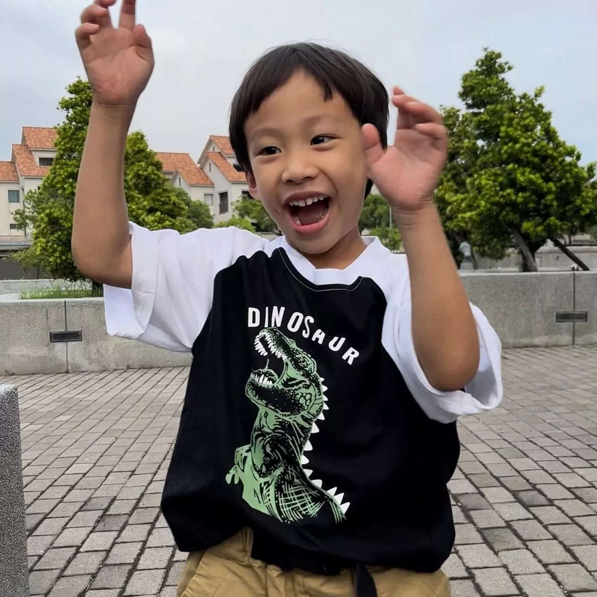 ＂現貨＂恐龍拚色短袖上衣