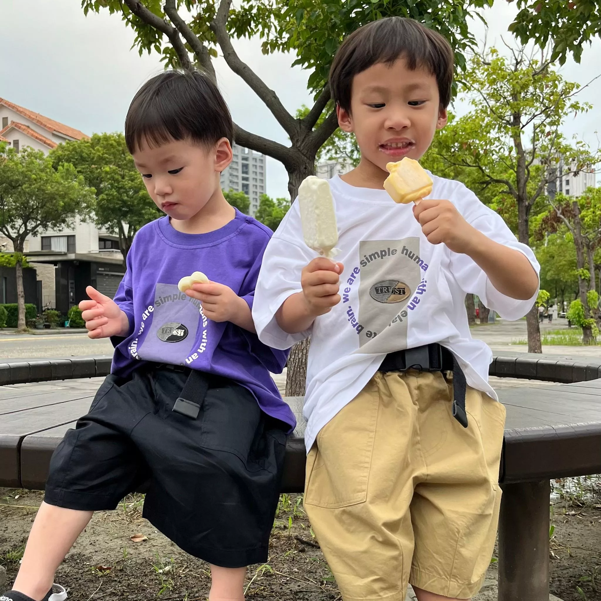 ＂現貨＂立體文字上衣
