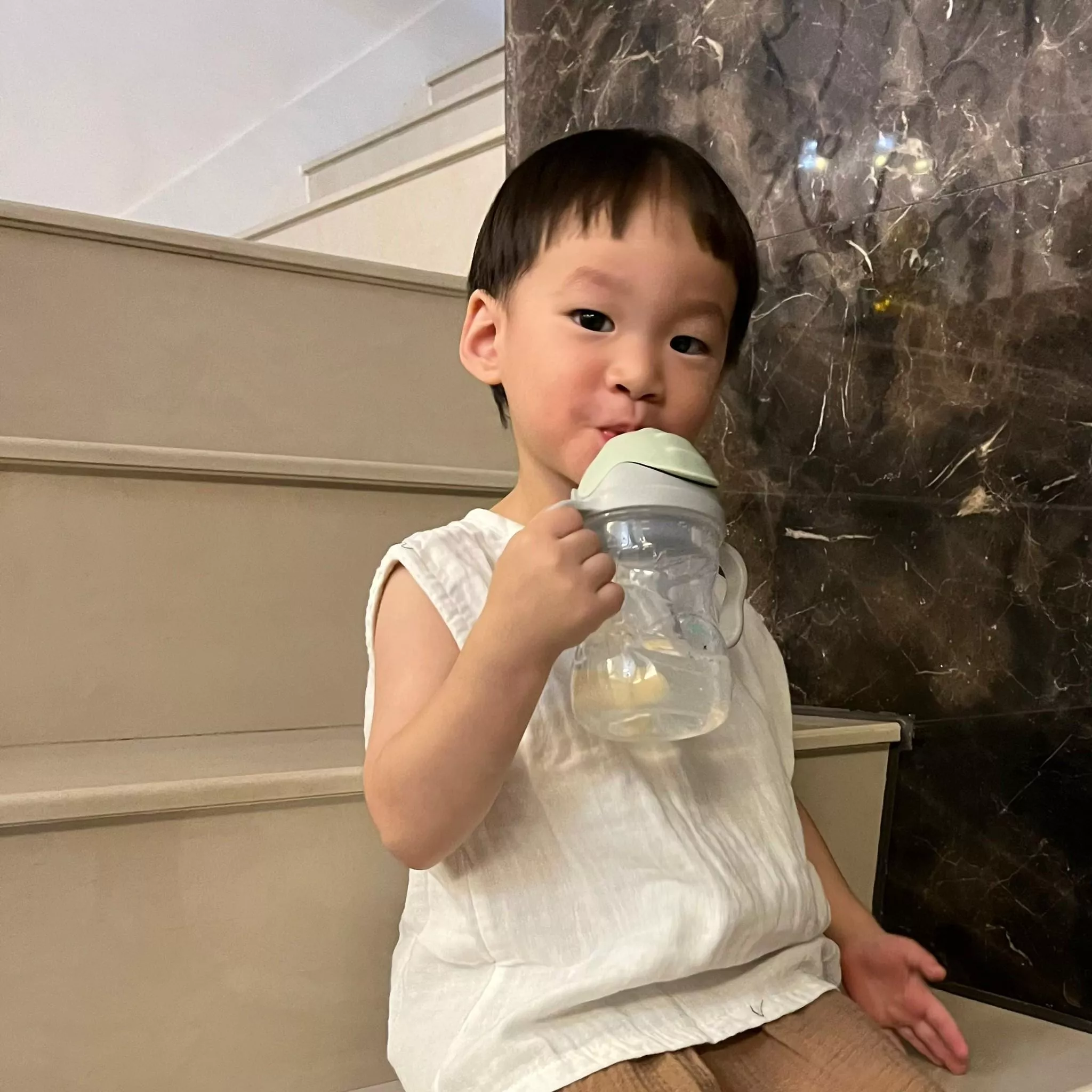 ＂現貨＂多色棉紗小V領背心