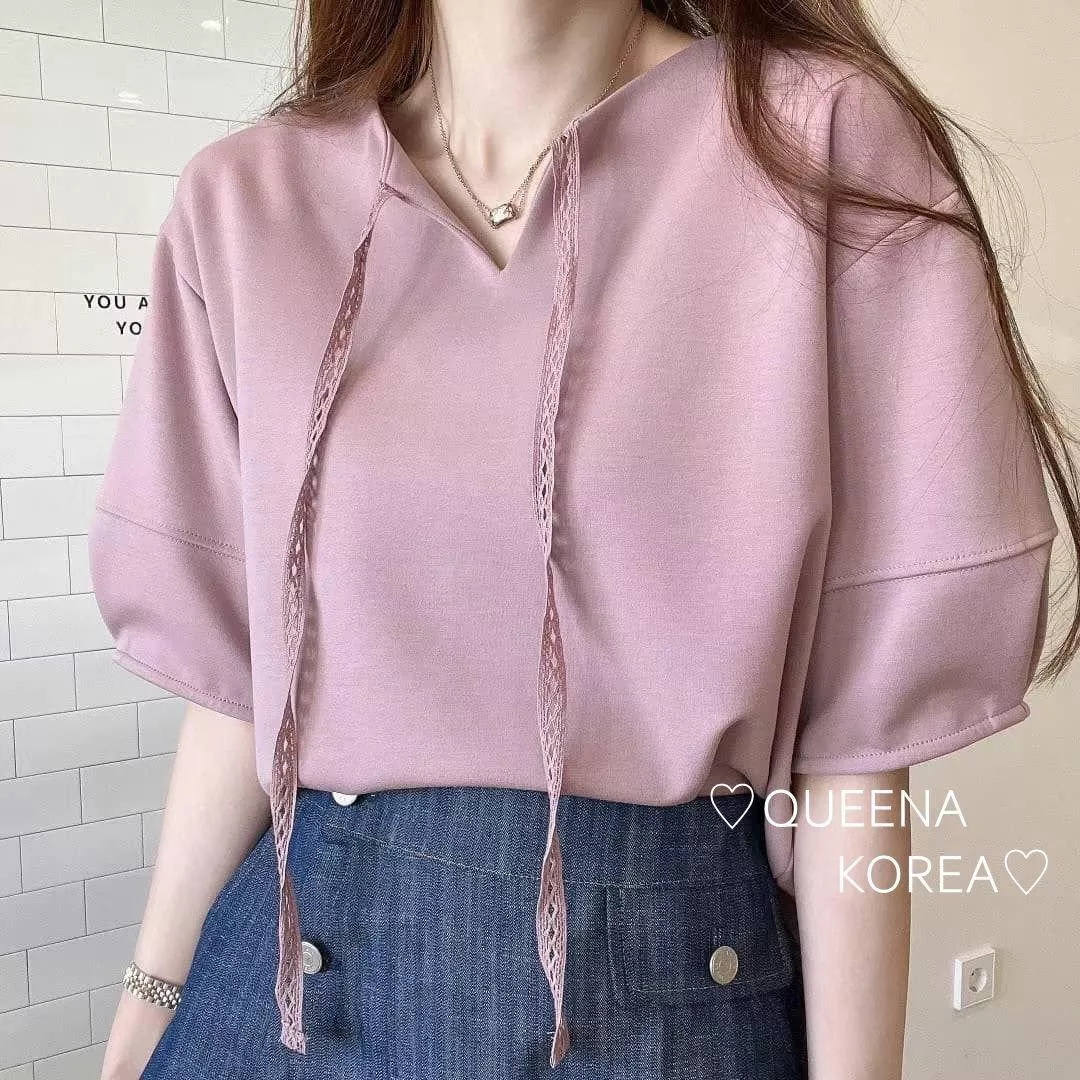 領口布蕾絲綁帶小澎袖上衣