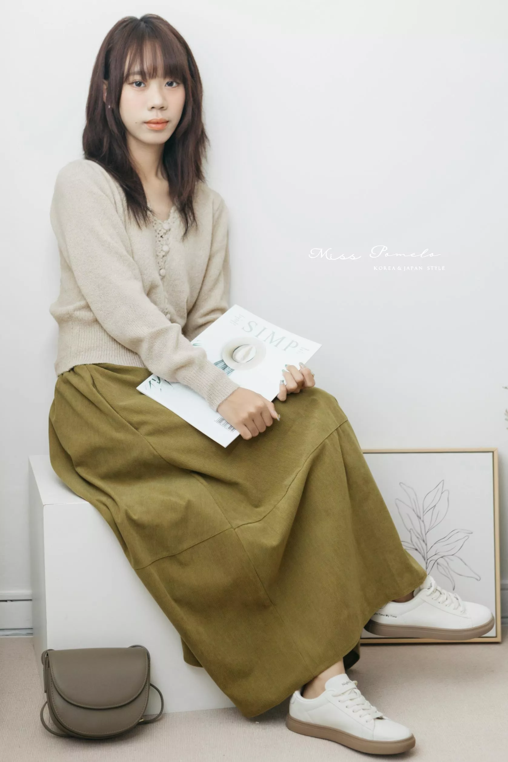 針織上衣｜Lace Bloom。法式氣質V領鏤空花邊短版針織毛衣