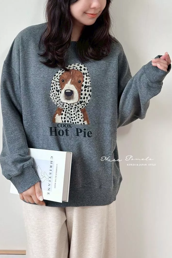 軟萌頭巾狗勾大學Tee｜Hot Pie。日系休閒刷絨印花寬鬆長袖T恤