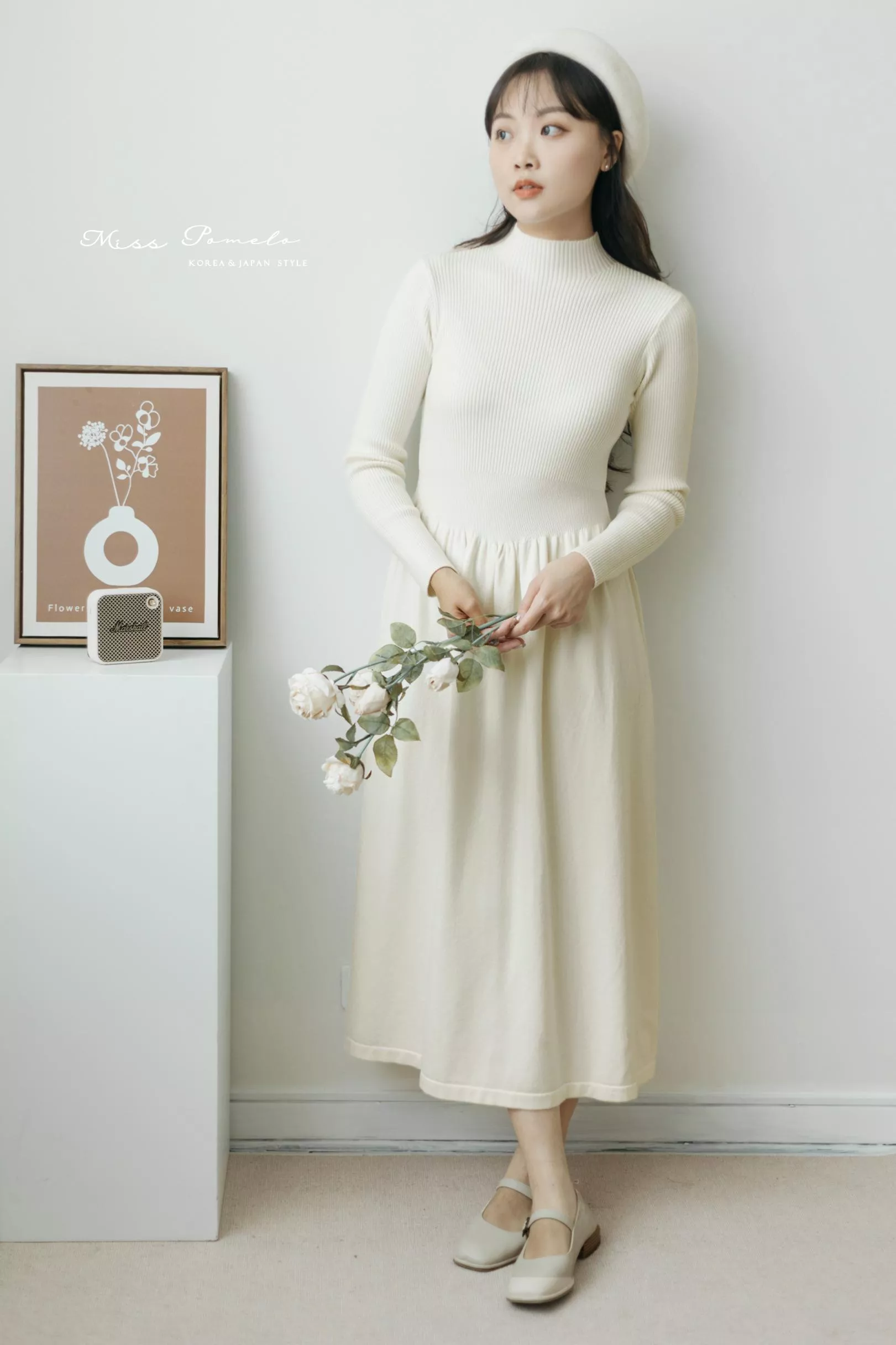 半高領針織長洋裝｜暖序篇章。法式復古簡約細坑條長袖連身裙（白杏奶霜）