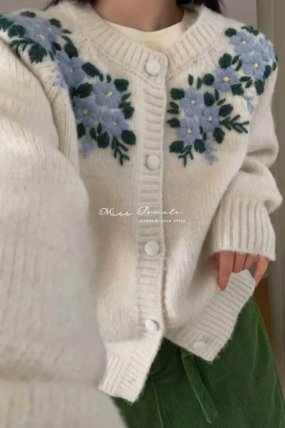 花卉刺繡毛衣外套｜Recit de Jardin 花園手札。法式復古圓領繡花針織外套（奶霜米白）