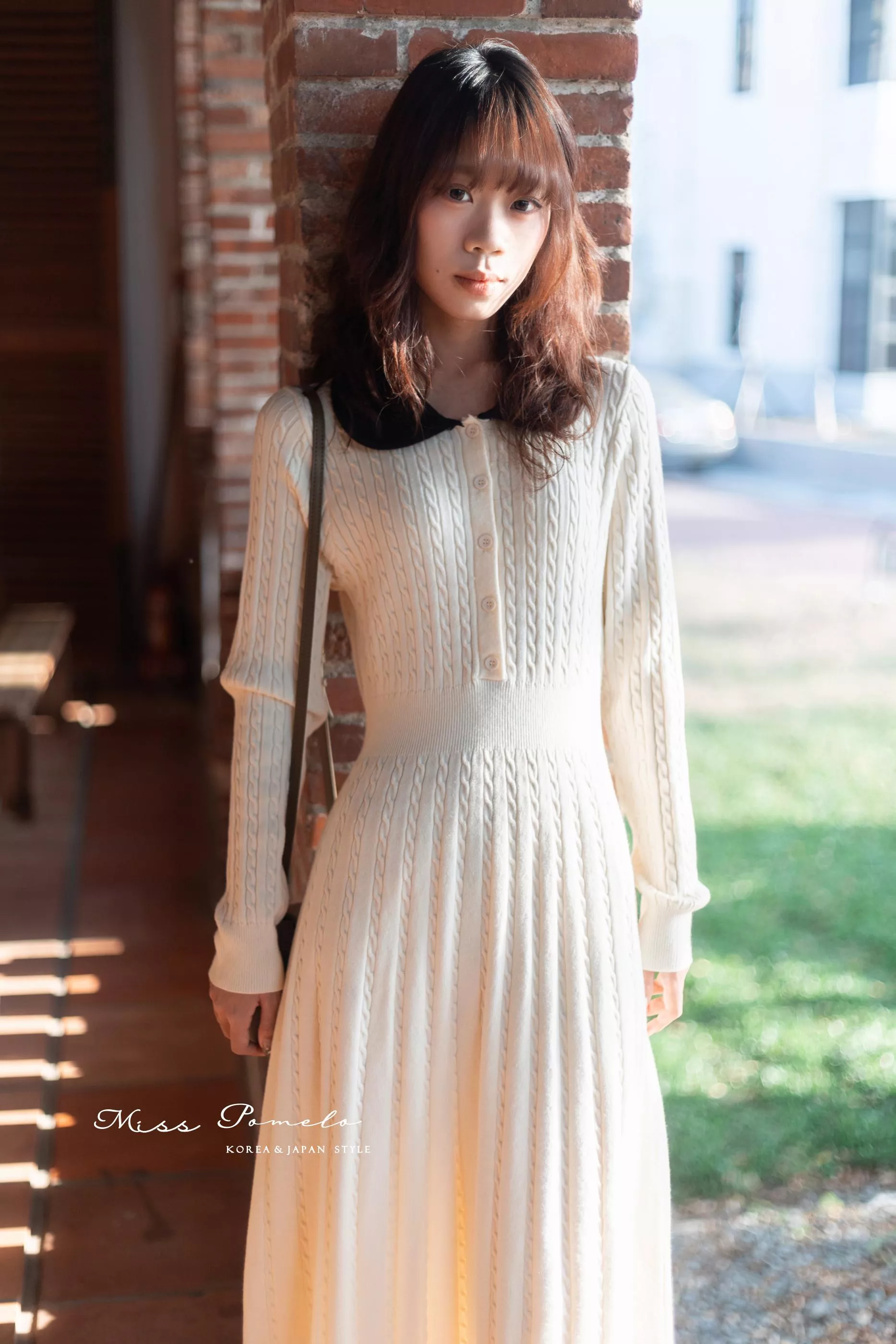 赫本風長袖洋裝｜Elegance Knit。法式復古撞色翻領顯瘦針織長洋裝（奶油米白）