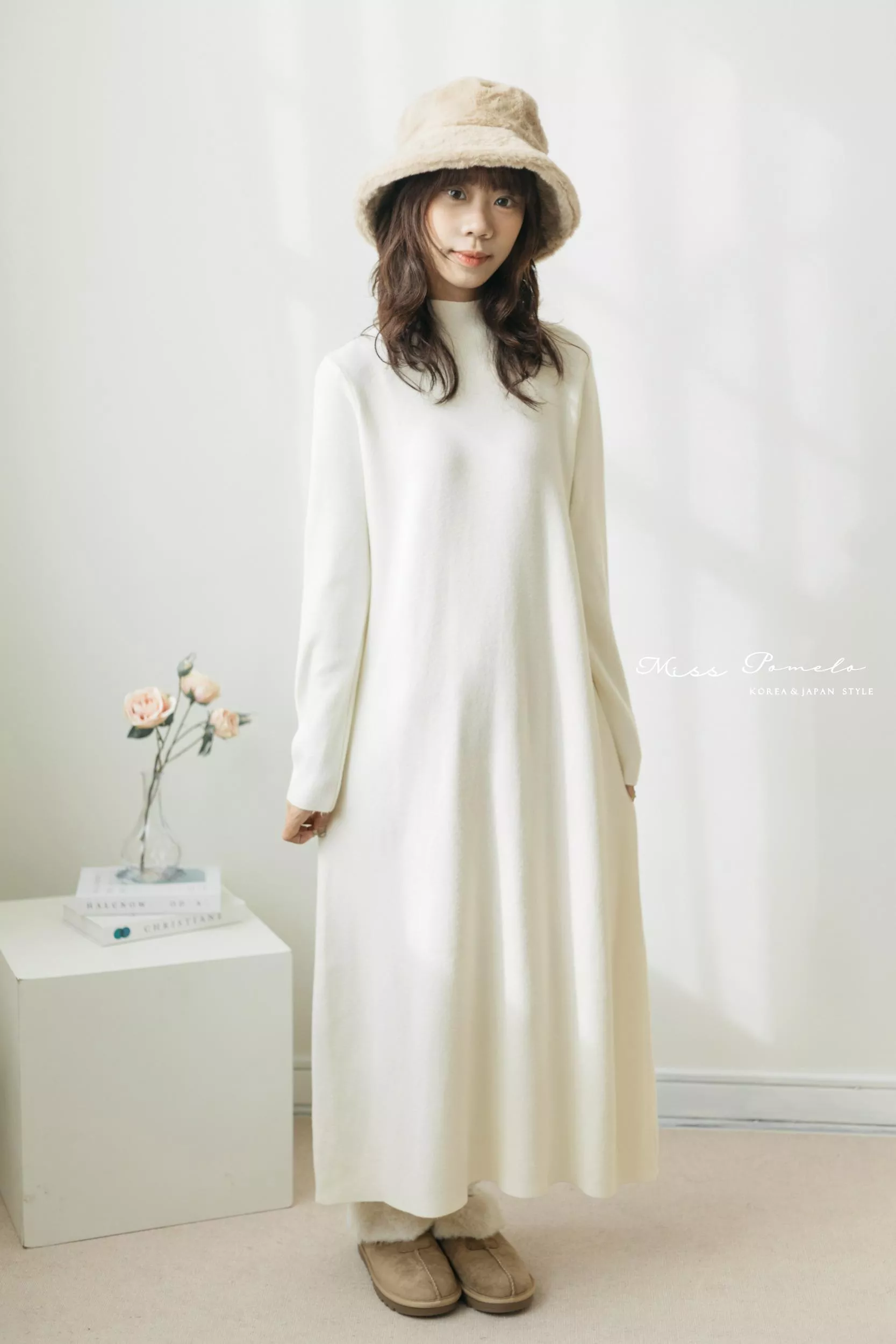 半高領長袖洋裝｜靜謐氛圍。韓系簡約氣質針織直筒連身裙。長裙（奶油米白）