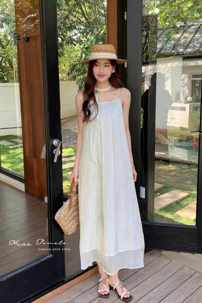 度假風吊帶長裙｜柔光流影。法式仙氣浪漫細肩帶綁帶長洋裝（淺杏黃）