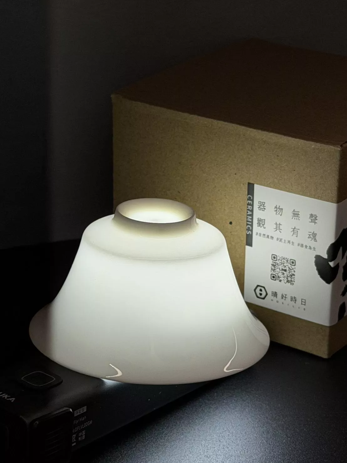 合器生財 - 手執蓋碗