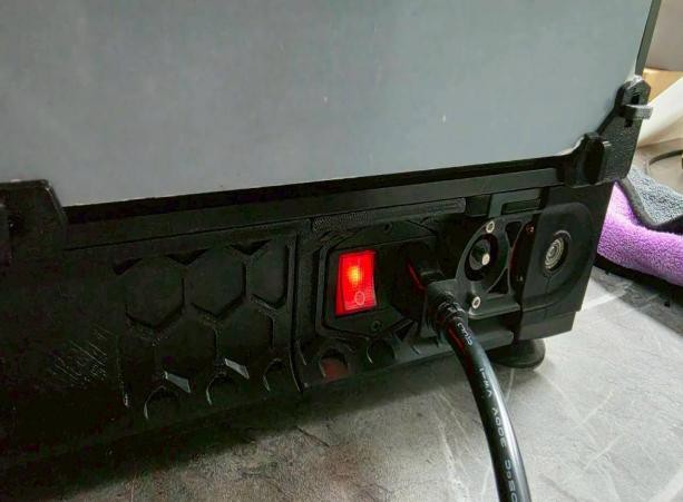 OGS 3D列印機後方總電源開關切到 I 開機