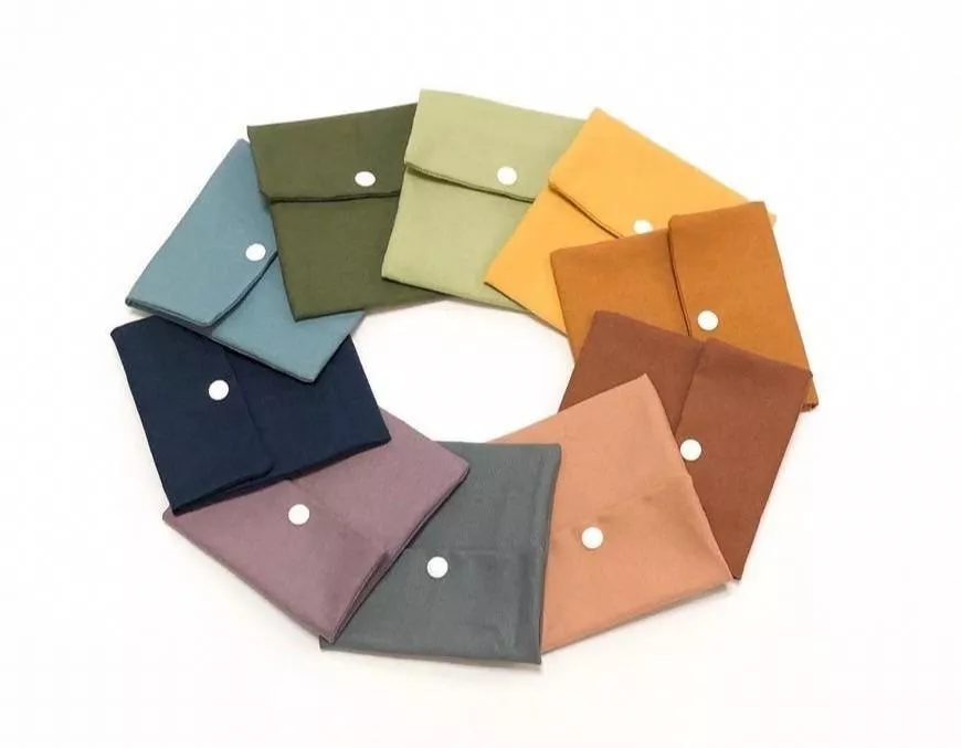 簡約風萬用收納包