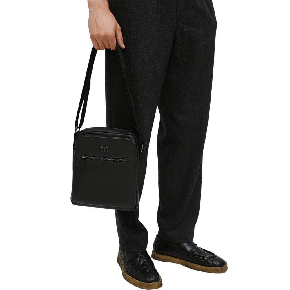 【Cerruti 1881】限量2折 義大利頂級小牛皮側背包肩背包 全新專櫃展示品 (黑色 CEBO06780M)
