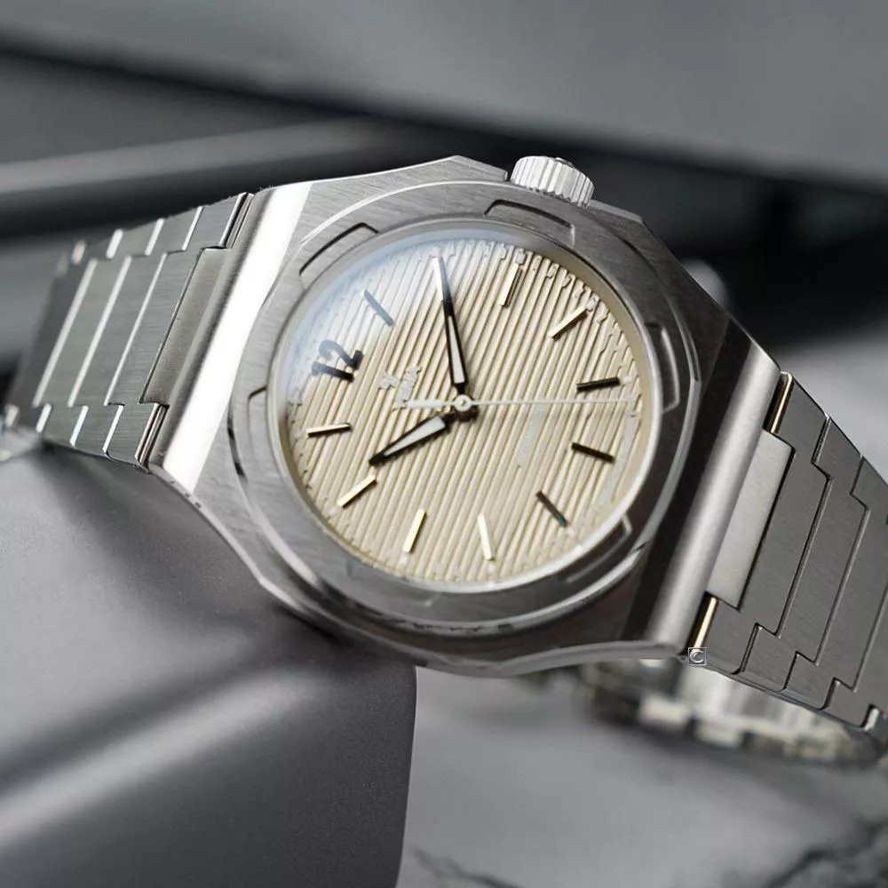 (聊聊甜甜價) YEMA 野馬錶 WRISTMASTER TRAVELLER CMM.20 自製的微型擺盤 機械錶-76.24.09.SN.M