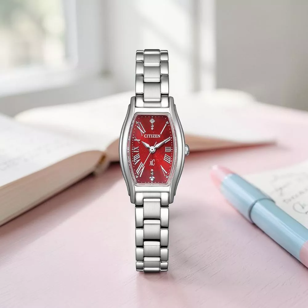CITIZEN 星辰錶 xC系列 酒桶型 優雅 光動能時尚腕錶 女錶 手錶-EW5541-50W/紅色19.5 x32.1mm