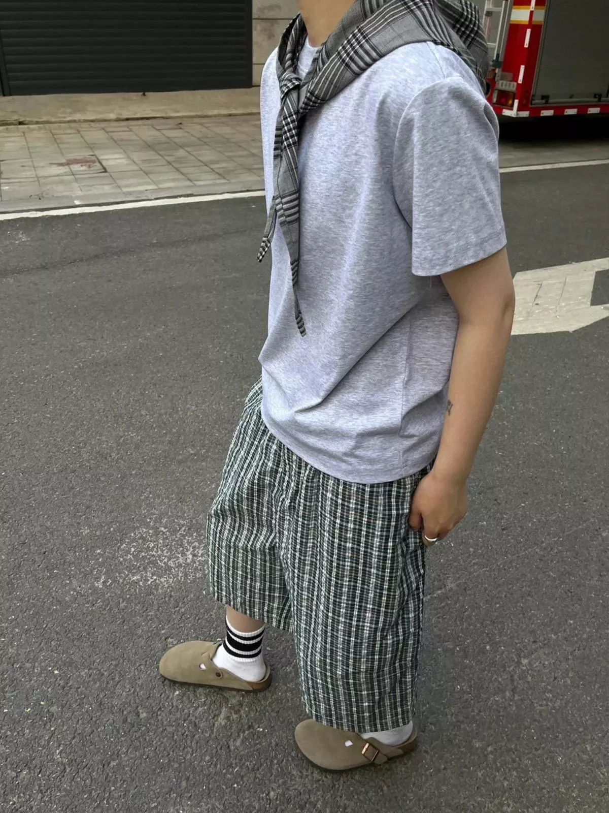 鬆弛七分格子褲