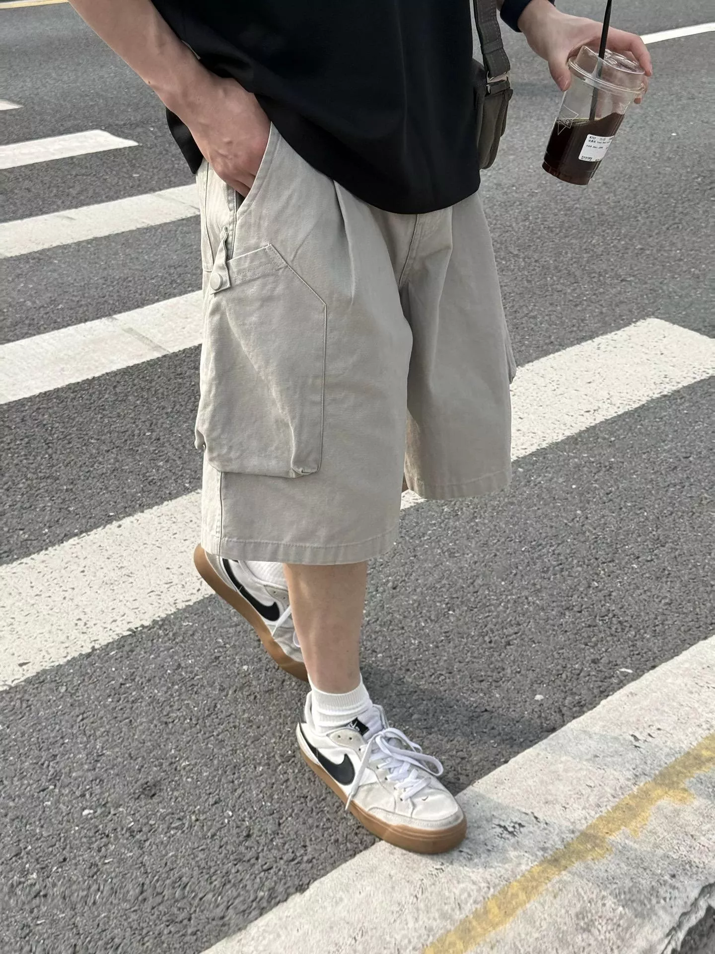 水洗大口袋直筒短褲