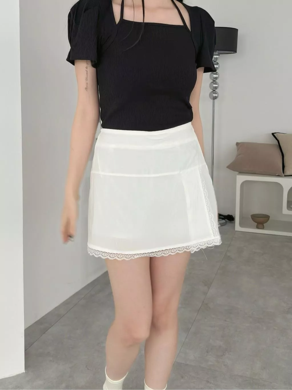 CLMA♡｜🇰🇷Korea  Loomed Elegance 後鬆緊蕾絲開衩短裙 - 白/黑