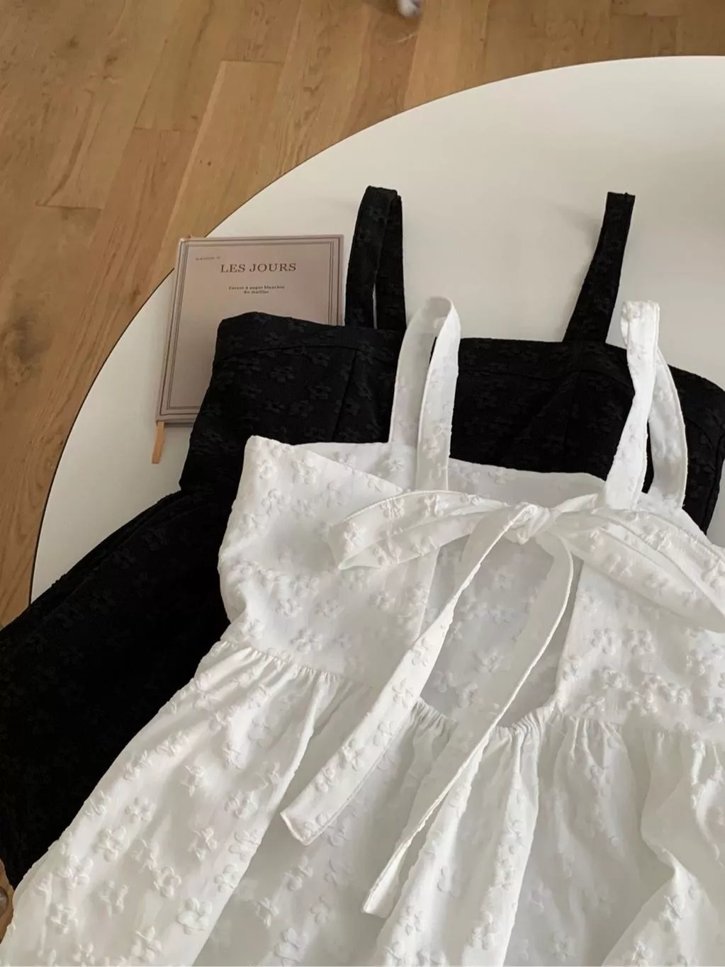 CLMA♡｜🇰🇷Korea 漫步花園 ♥ 寬肩帶挖背立體雕花洋裝