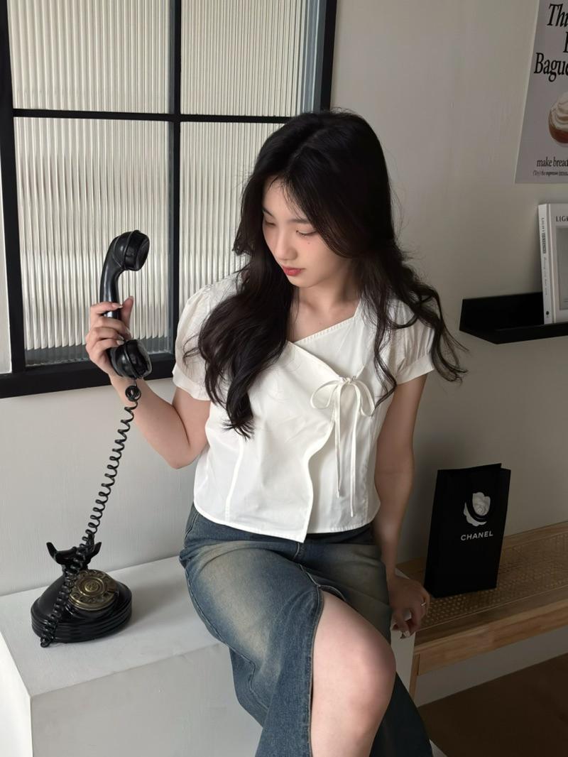 CLMA♡｜🇰🇷Korea 設計感斜領綁帶小澎袖上衣