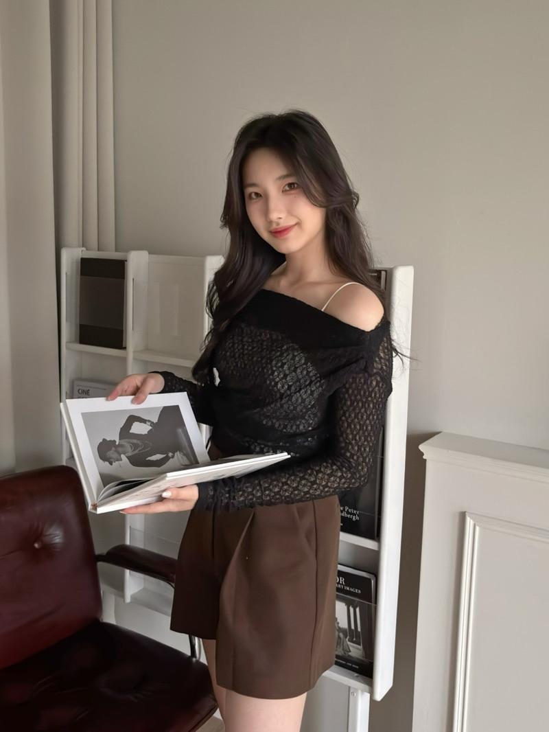 CLMA♡｜🇰🇷Korea 透膚彈力軟蕾絲一字領上衣