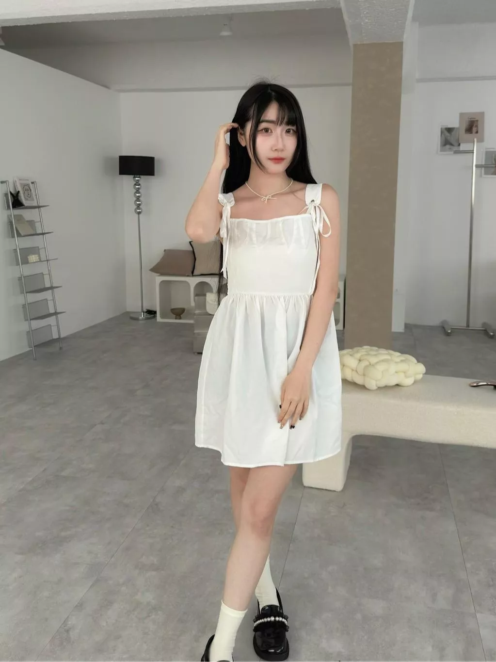 CLMA♡｜🇰🇷Korea 微光澤蝴蝶結吊帶洋裝 - 白/黑