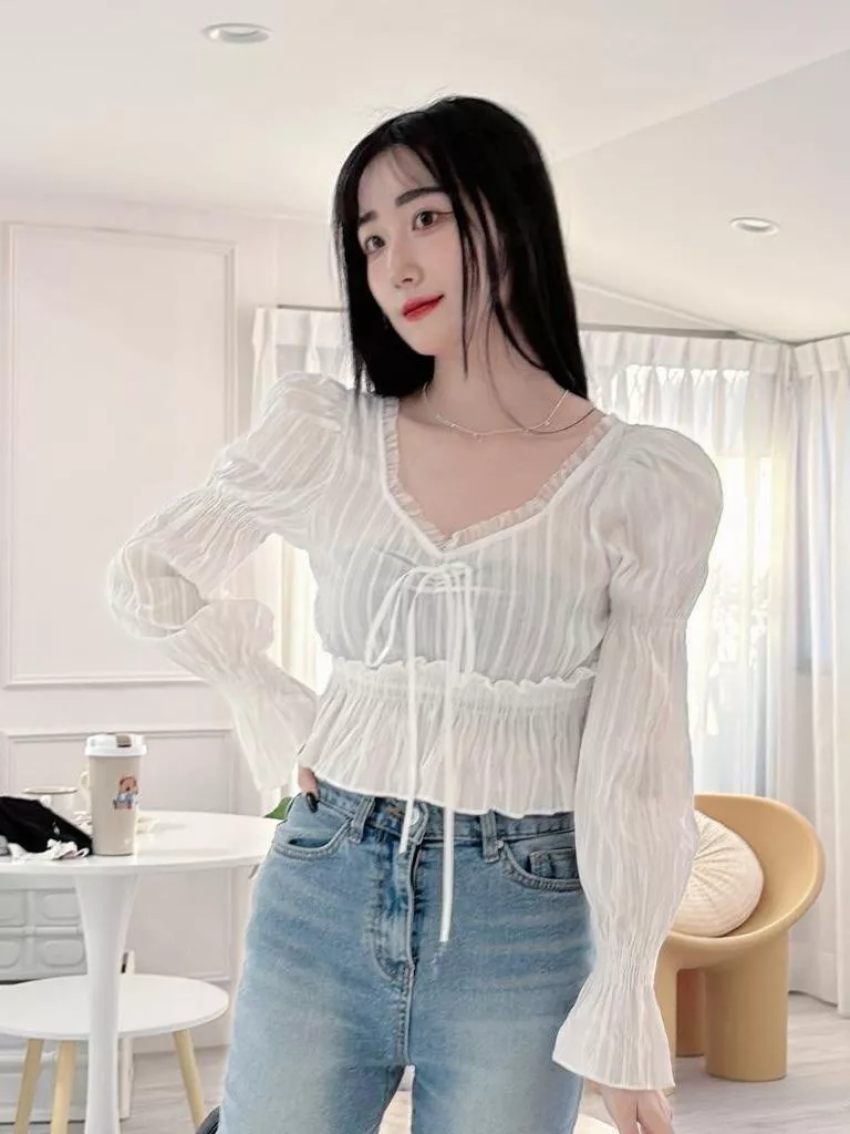 CLMA♡｜氣勢滿滿！ 蕾絲波浪澎澎袖上衣 - 兩色