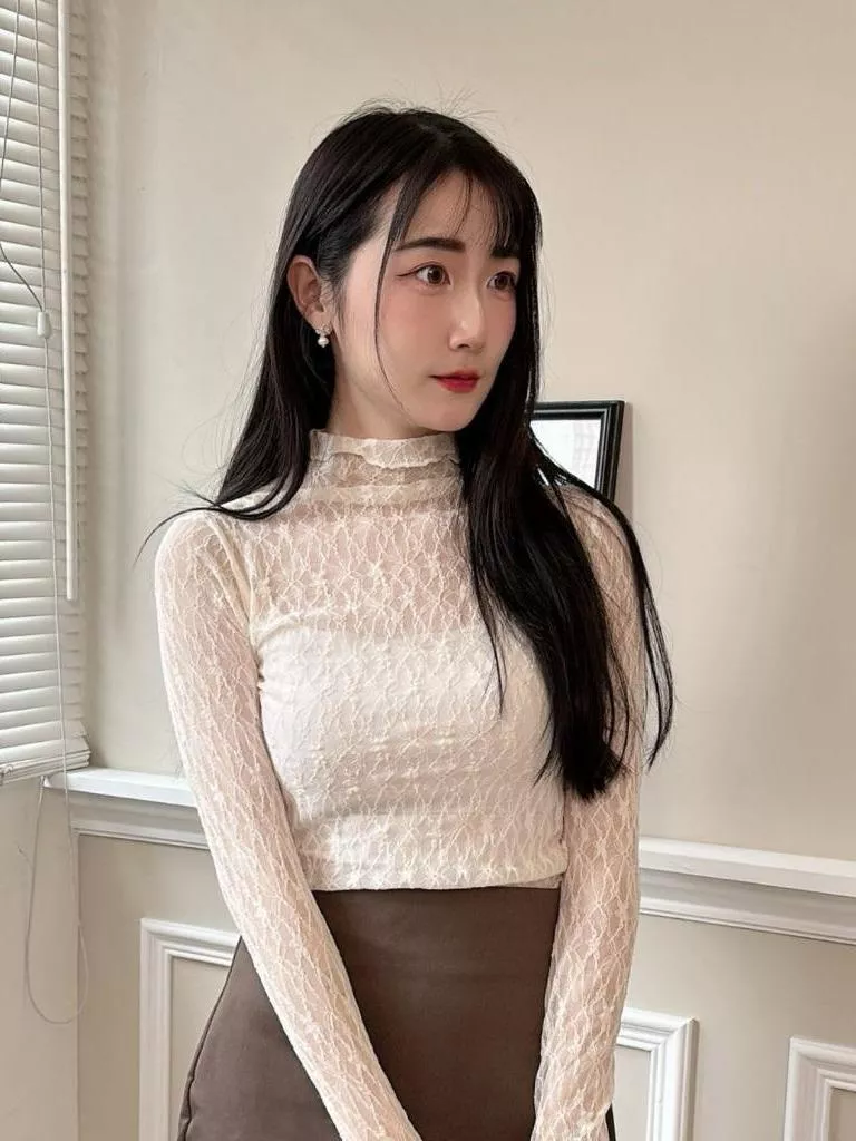 CLMA♡｜🇰🇷 Korea 蕾絲公主  彈力蕾絲高領打底上衣 - 兩色