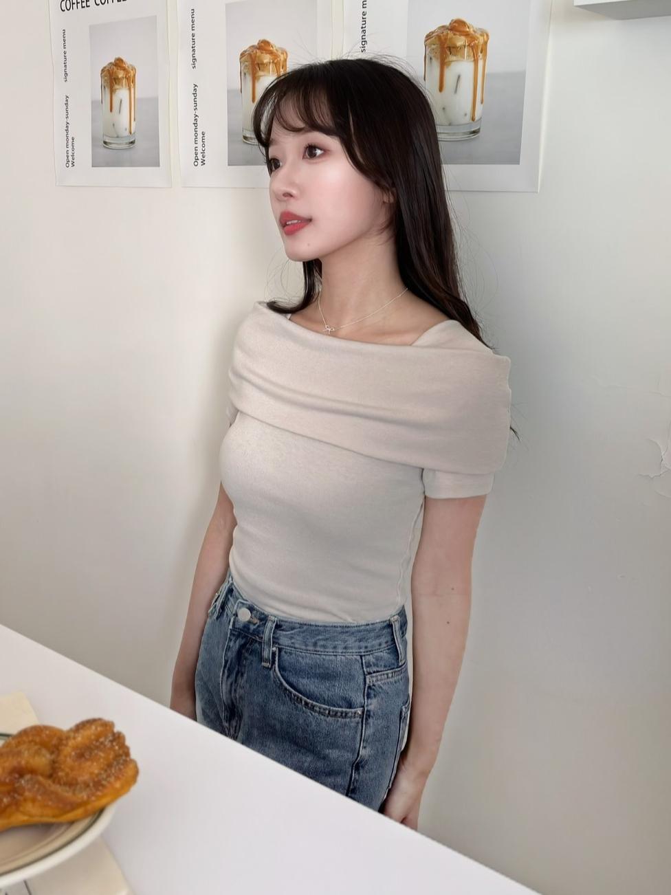 CLMA♡｜🇰🇷Korea 斜肩彈力親膚短袖上衣