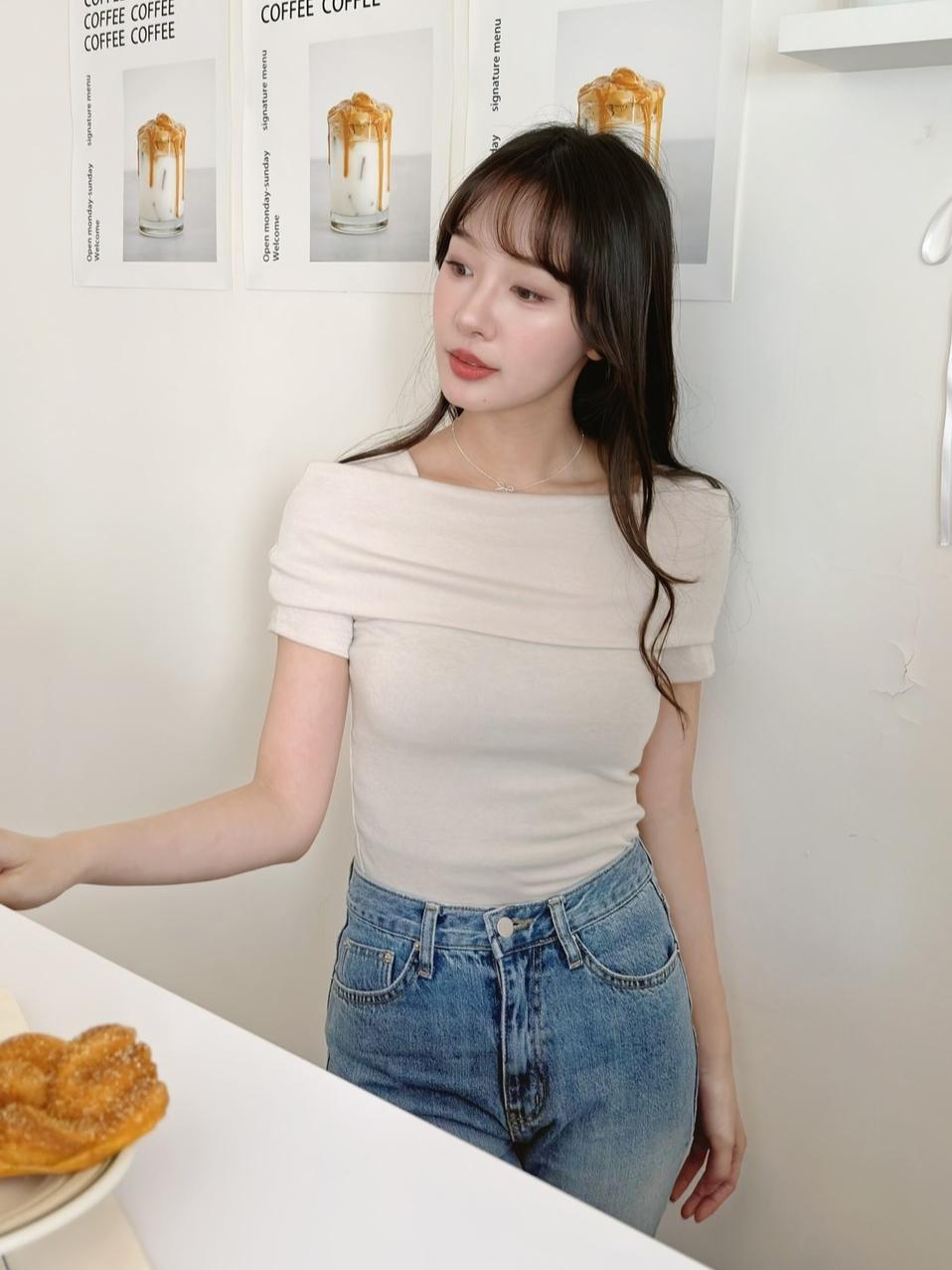 CLMA♡｜🇰🇷Korea 斜肩彈力親膚短袖上衣