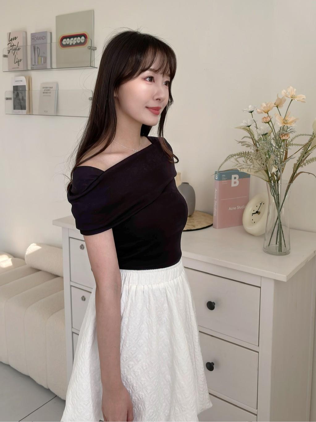 CLMA♡｜🇰🇷Korea 斜肩彈力親膚短袖上衣