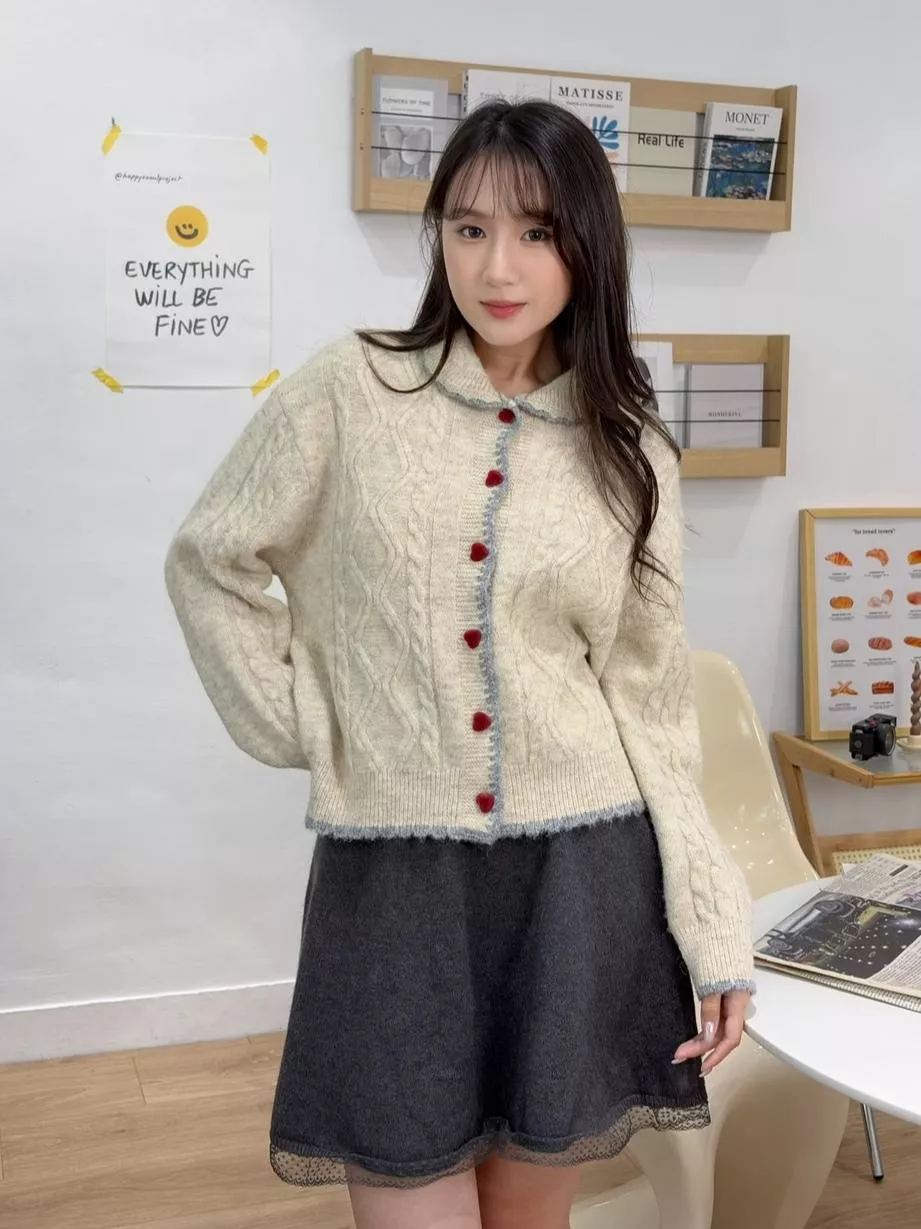 CLMA♡｜撞色滾邊愛心釦麻花毛衣